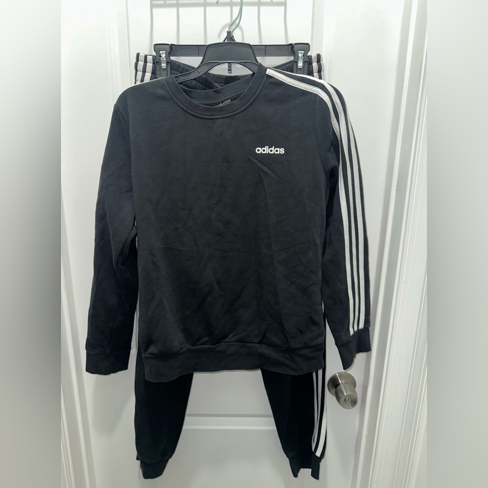 Adidas crewneck 2 piece set ( Adidas Essentials line )